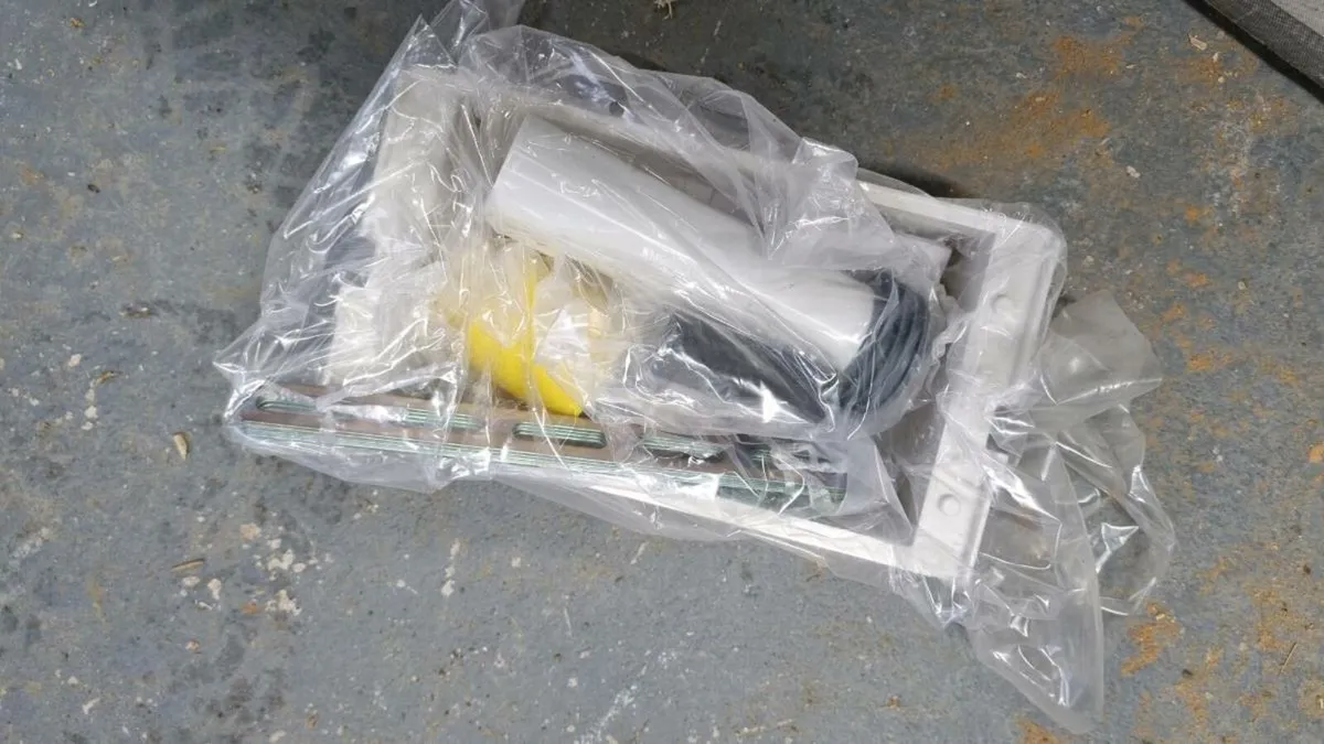 Roca Frame In-Wall Basic Compact Tank - Image 3