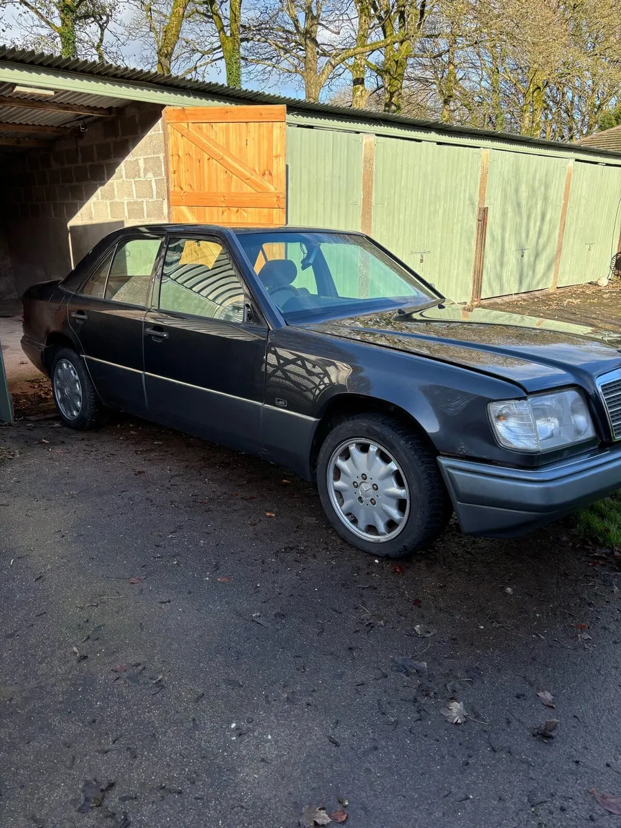 Mercedes W124 - Image 1