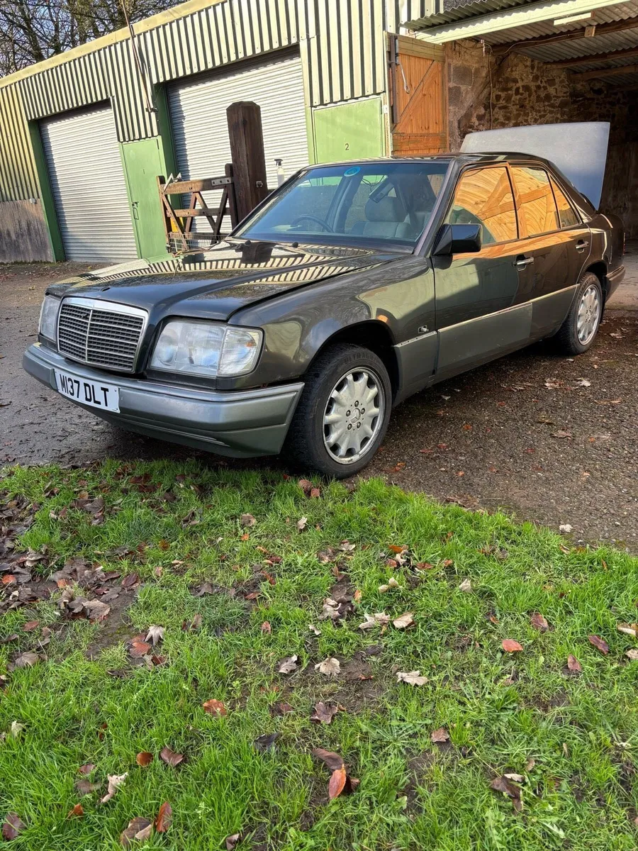 Mercedes W124 - Image 2