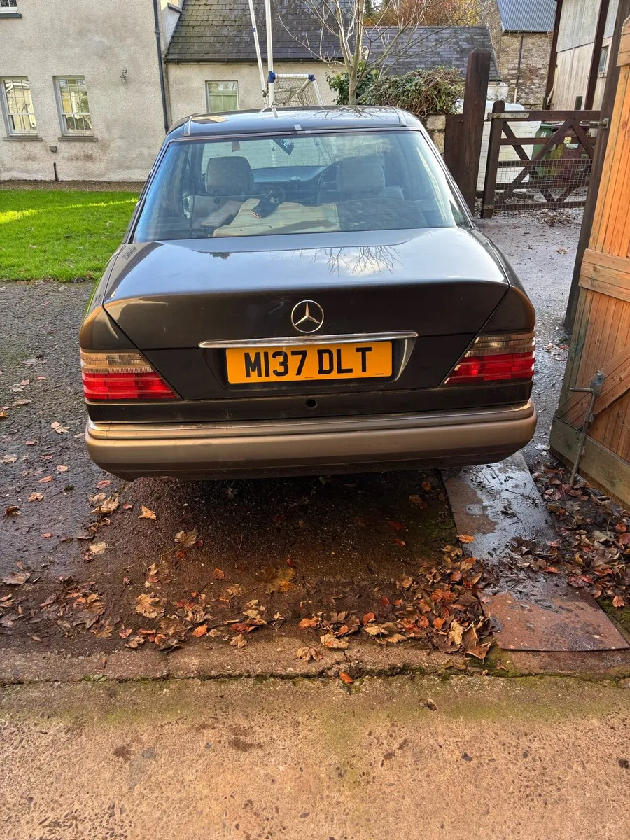 Mercedes W124 - Image 4