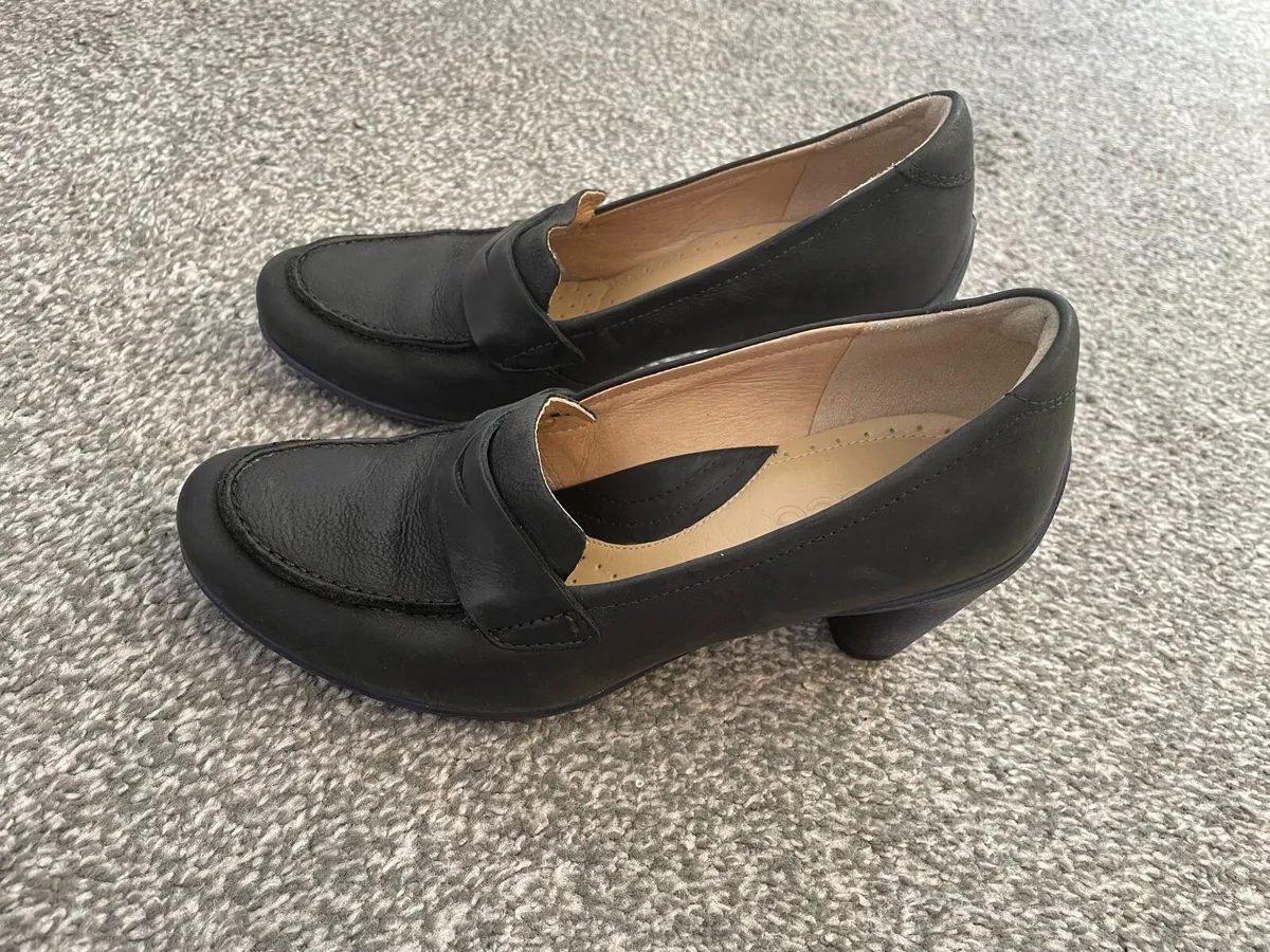 Ecco black leather shoes with blue heels - Image 1