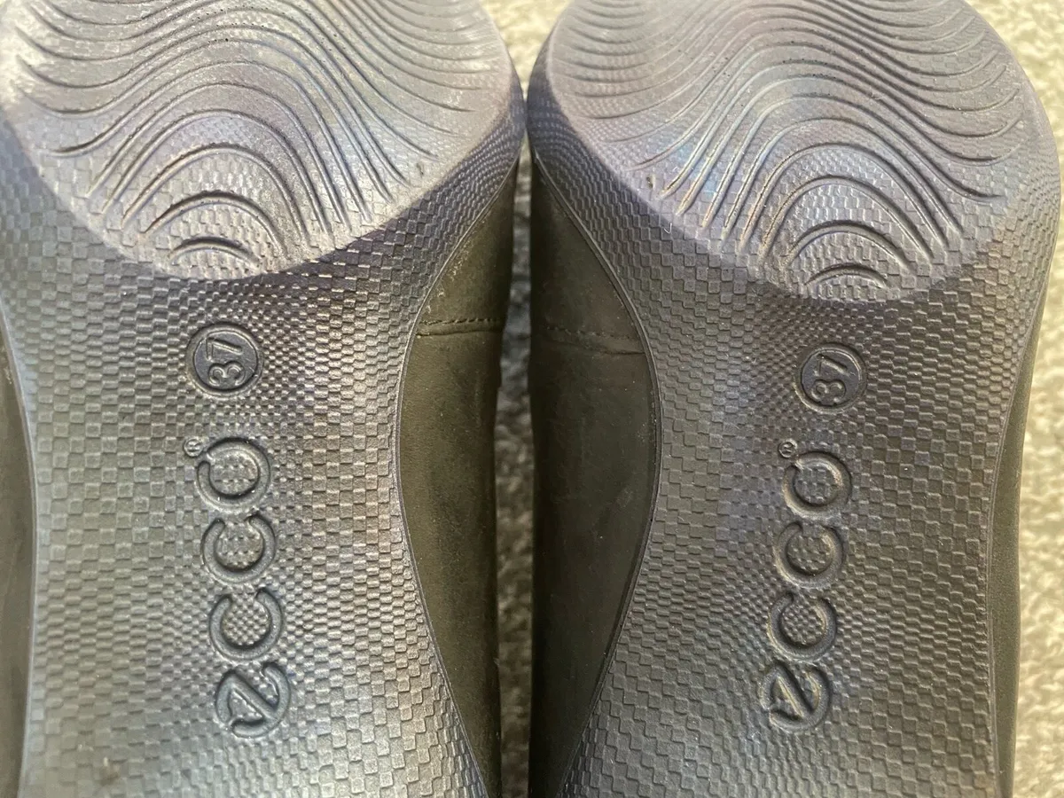 Ecco black leather shoes with blue heels - Image 4