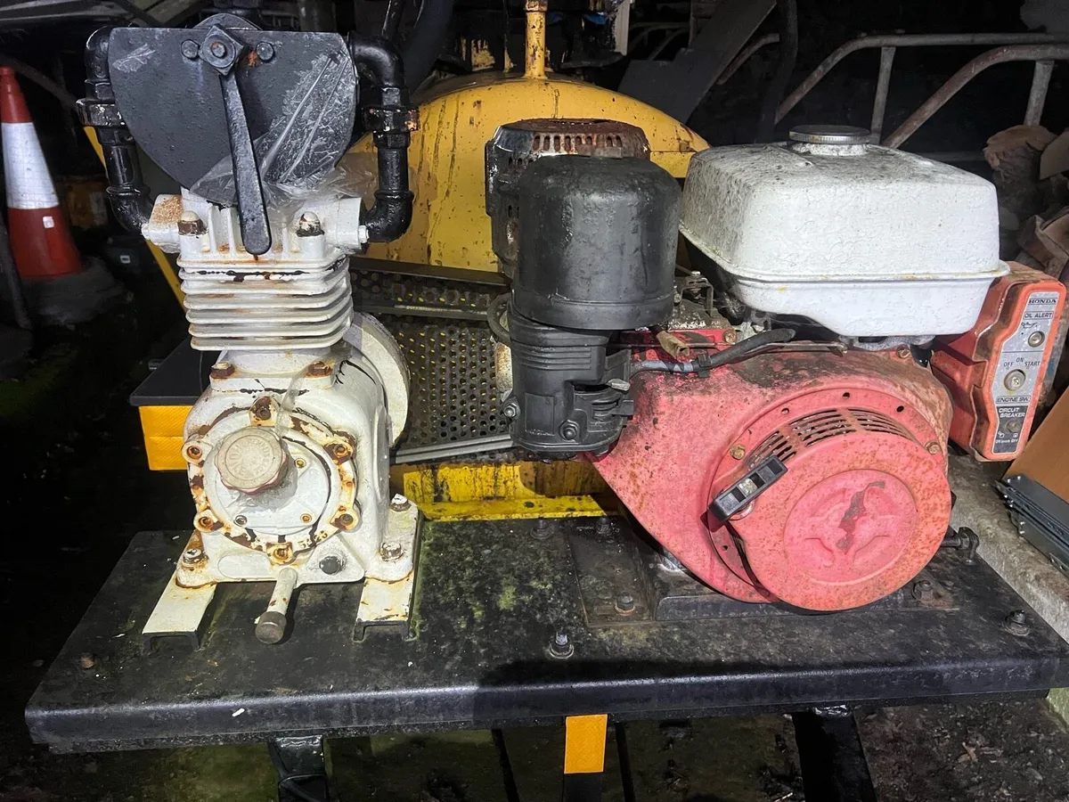 Tar sprayer - Image 1