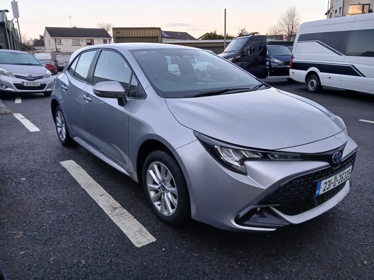 Toyota Corolla hybrid auto 2023 - Image 2