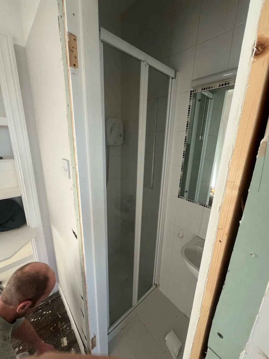 Shower enclosure - Image 1