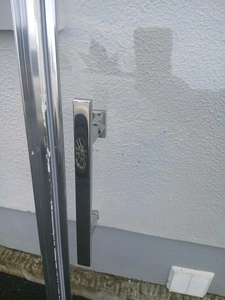 Shower door - Image 1