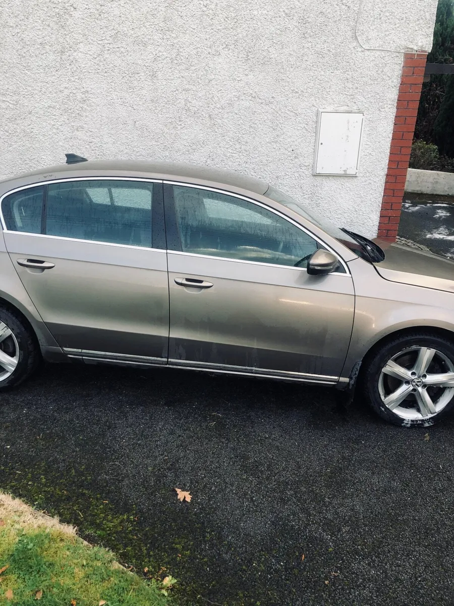 Volkswagen Passat 2011 - Image 3
