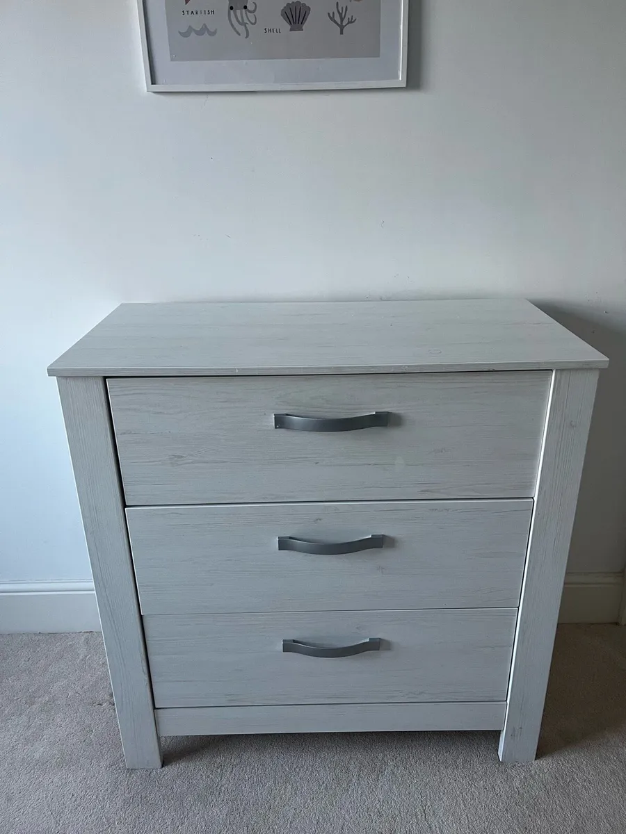 Baby changing chest of drawers - Image 2