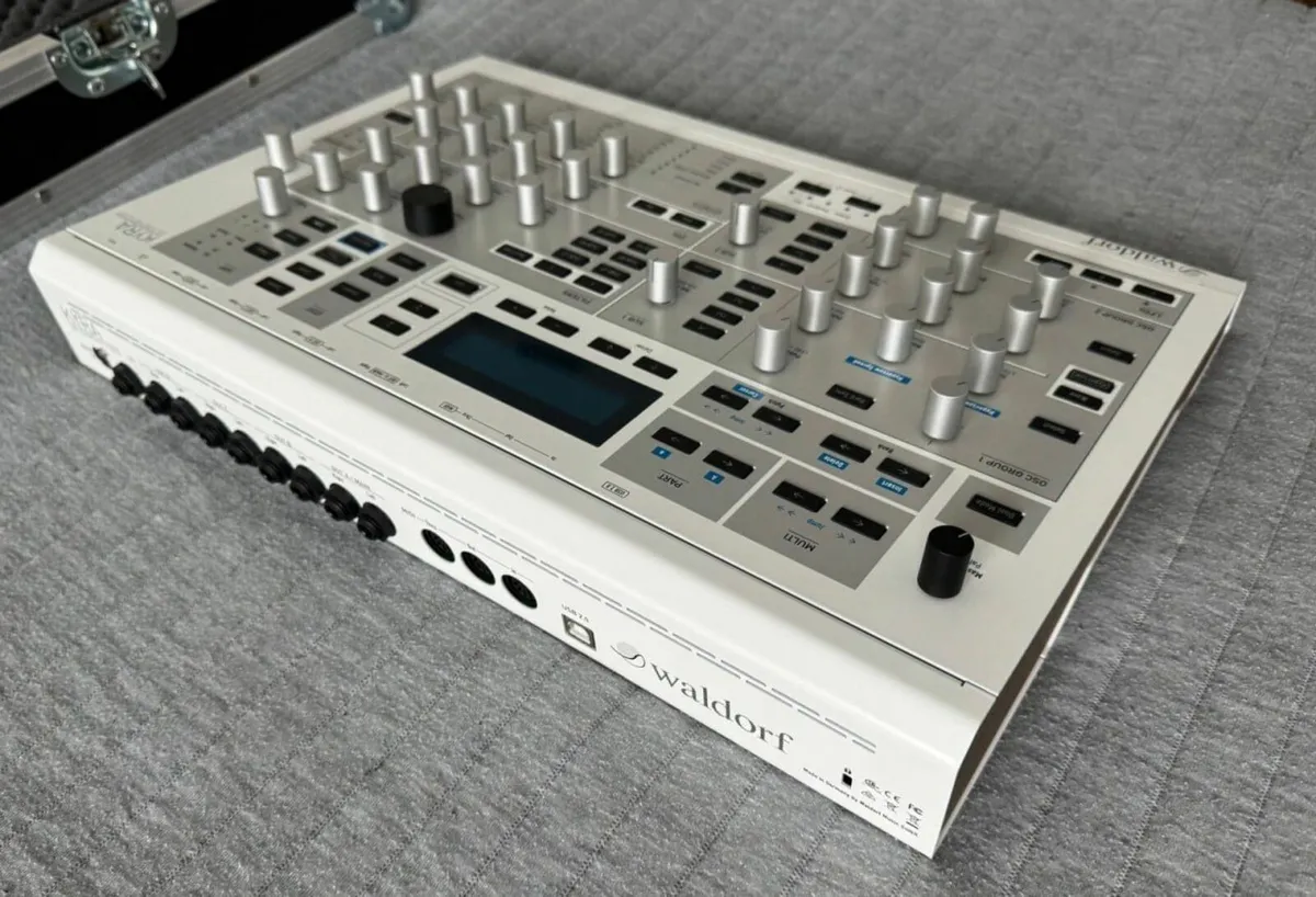 Waldorf Kyra Virtual Analog Synth + Thon Case - Image 3