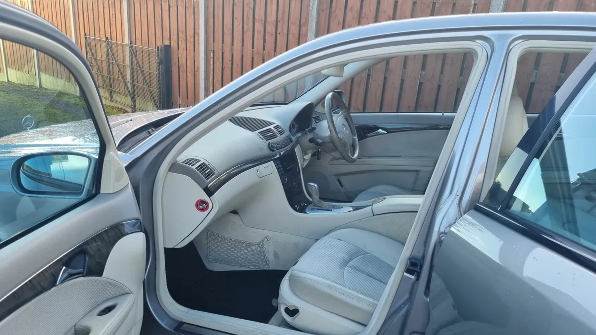 Mercedes-Benz E-Class 2003 - Image 2