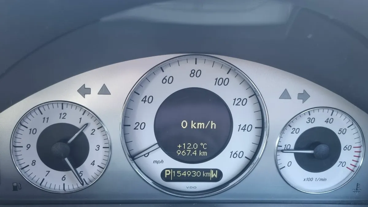 Mercedes-Benz E-Class 2003 - Image 3