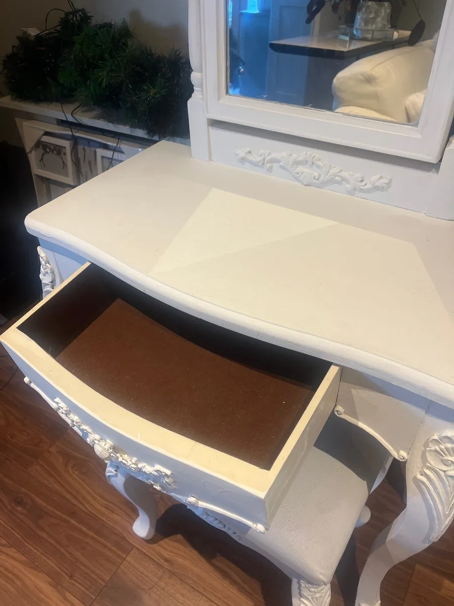 Dressing table and morrow - Image 2