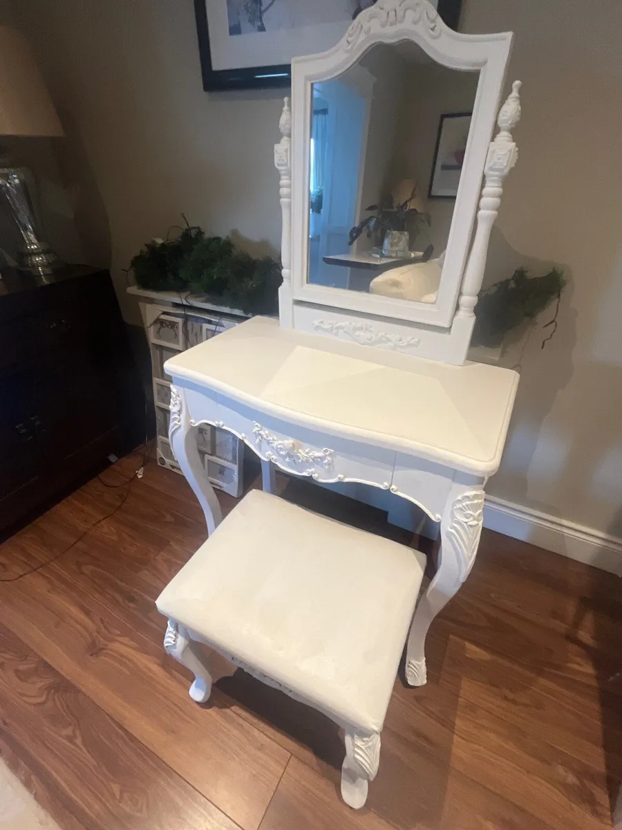 Dressing table and morrow - Image 3