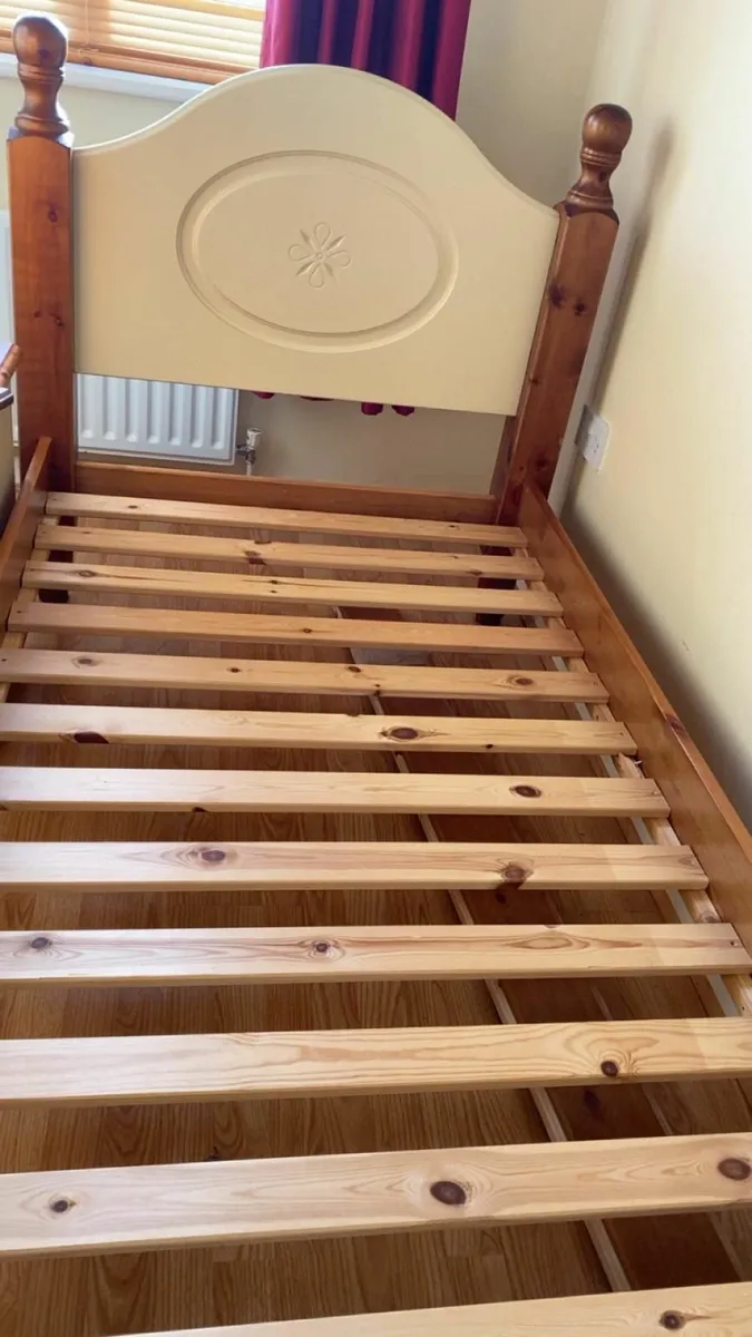 Bedroom set - Image 1