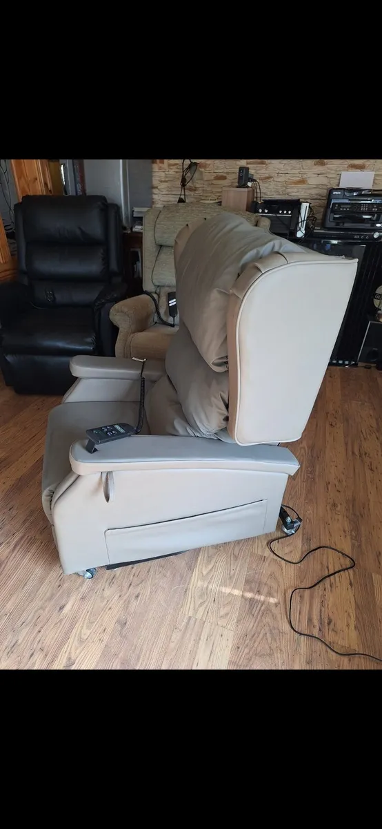 Electric riser recliner armchair - Image 2