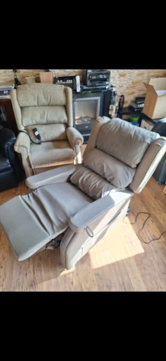Electric riser recliner armchair - Image 3