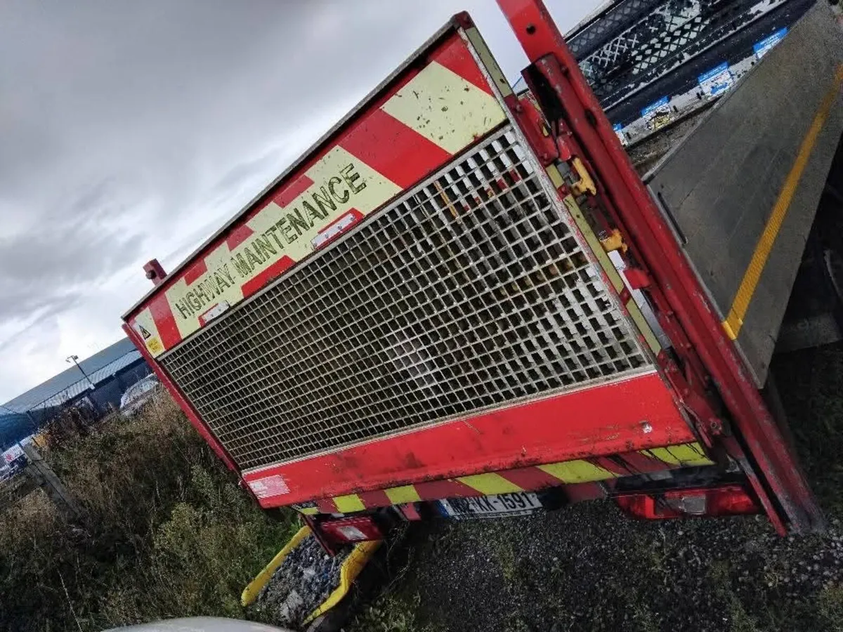 16ft aluminium dropside body with tail-lift - Image 4