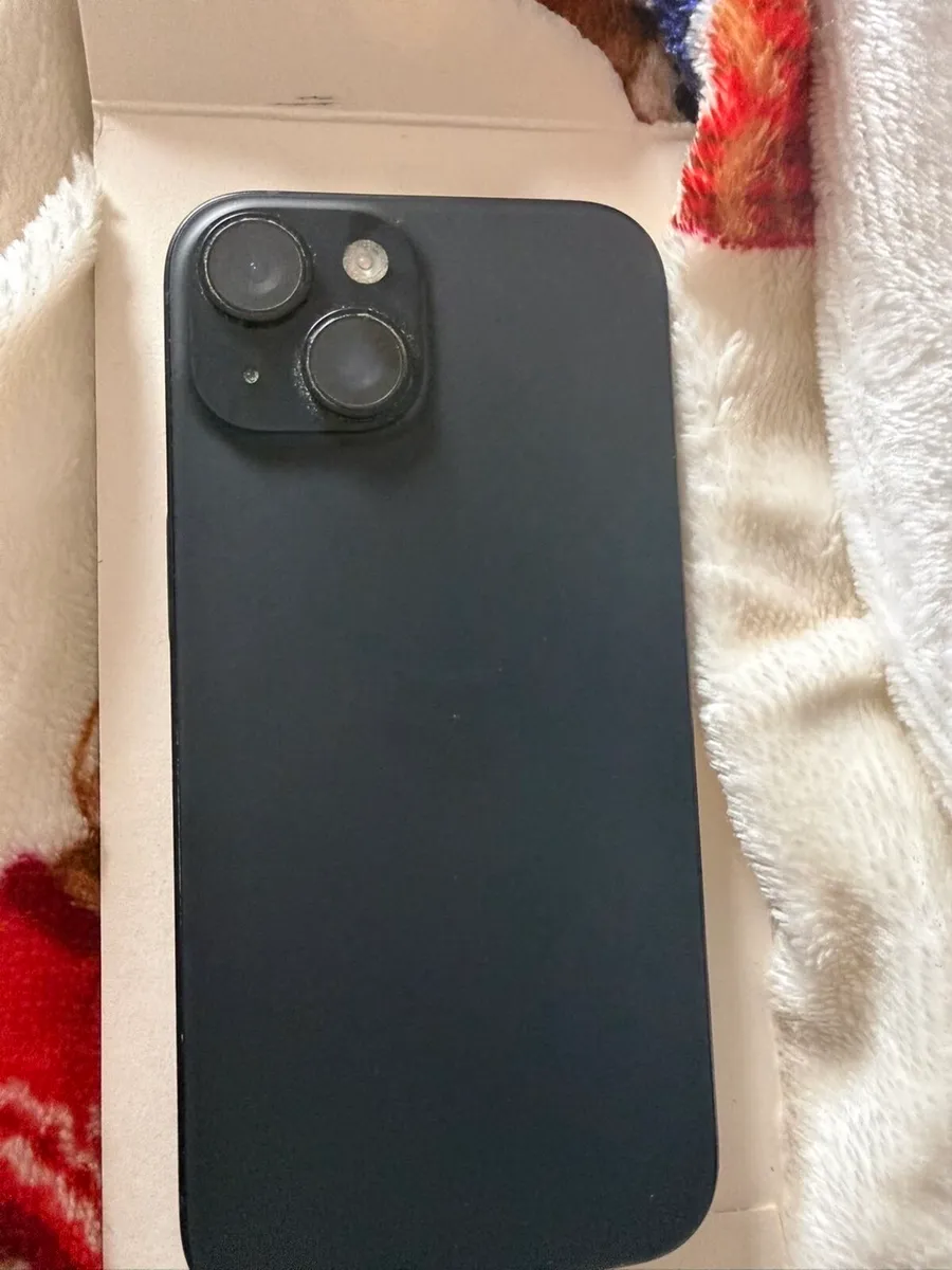 iPhone 15 - Image 2