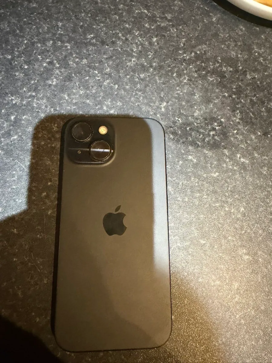 iPhone 15 - Image 4
