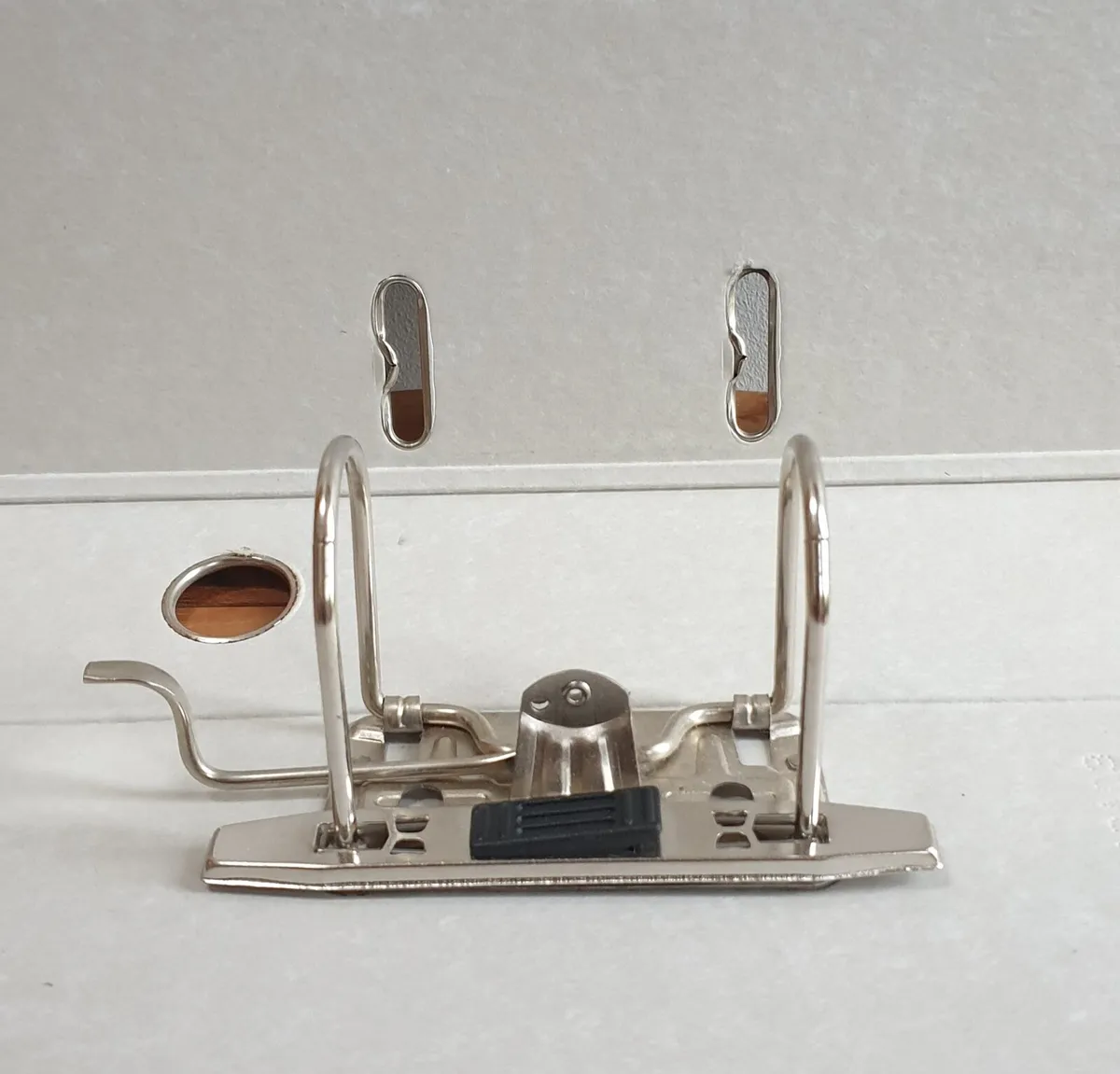 Lever Arch Folders A4 75mm - Image 3