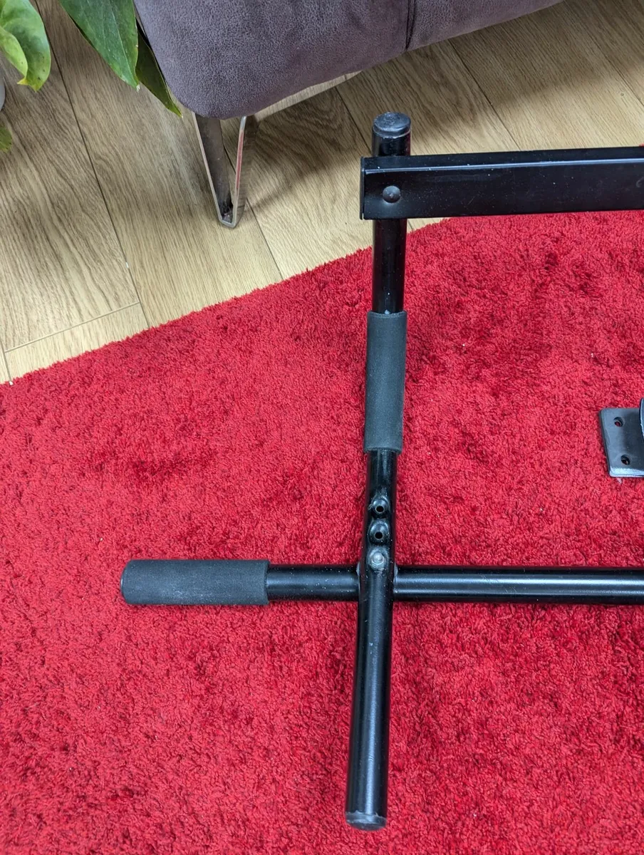 Exercise Pull up bar for doorway to give away - Image 2