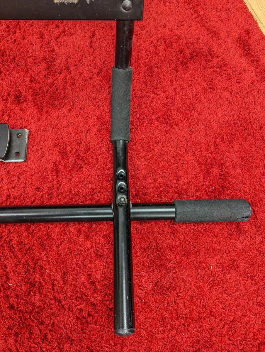 Exercise Pull up bar for doorway to give away - Image 4