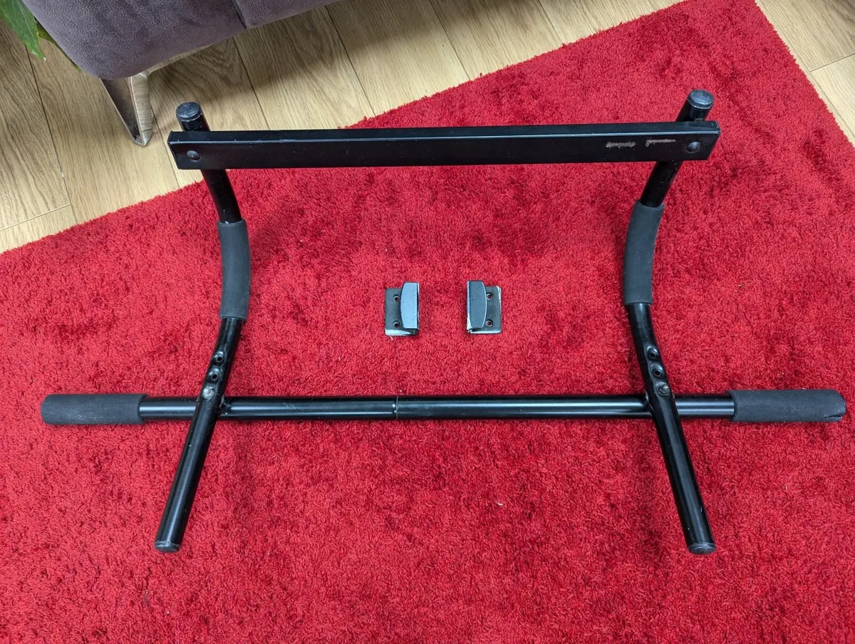 Exercise Pull up bar for doorway to give away - Image 1