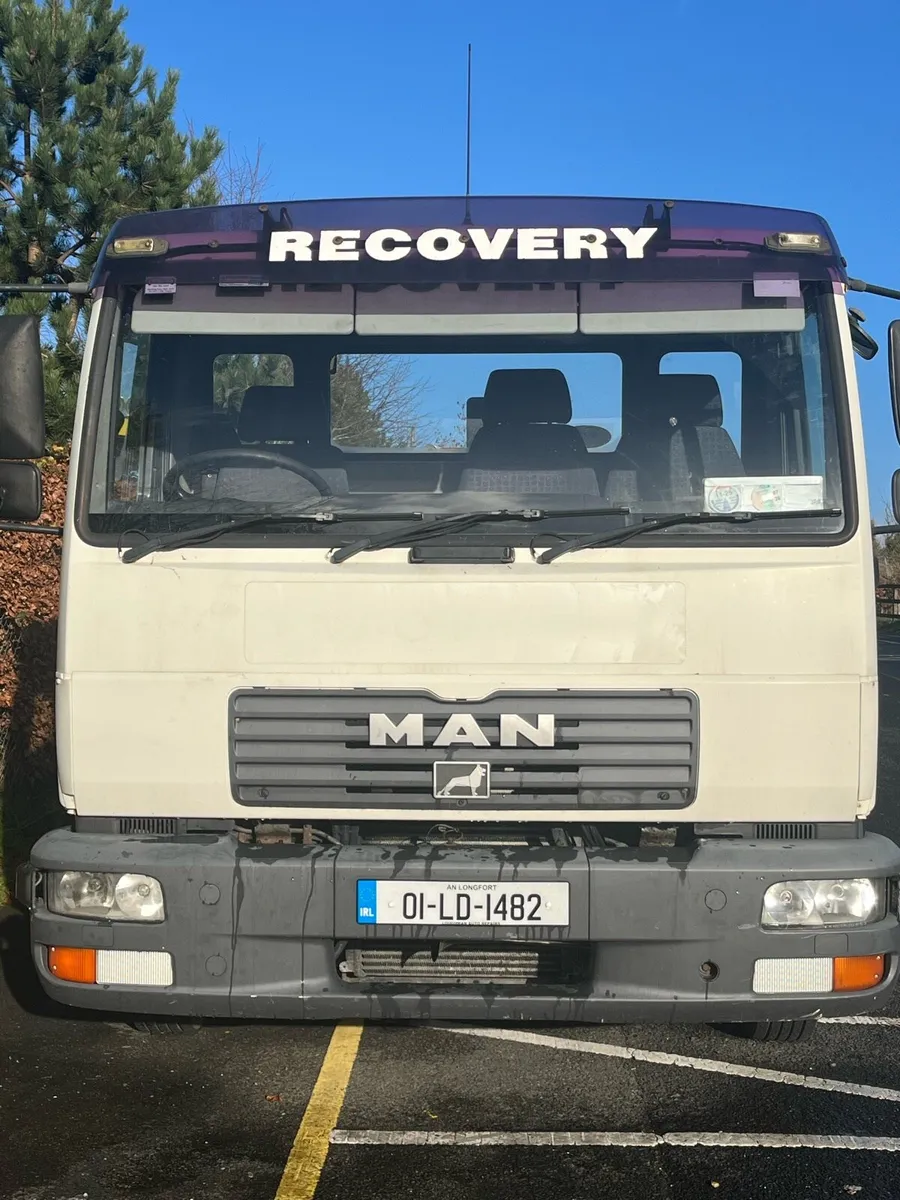 Recovery truck - Image 1