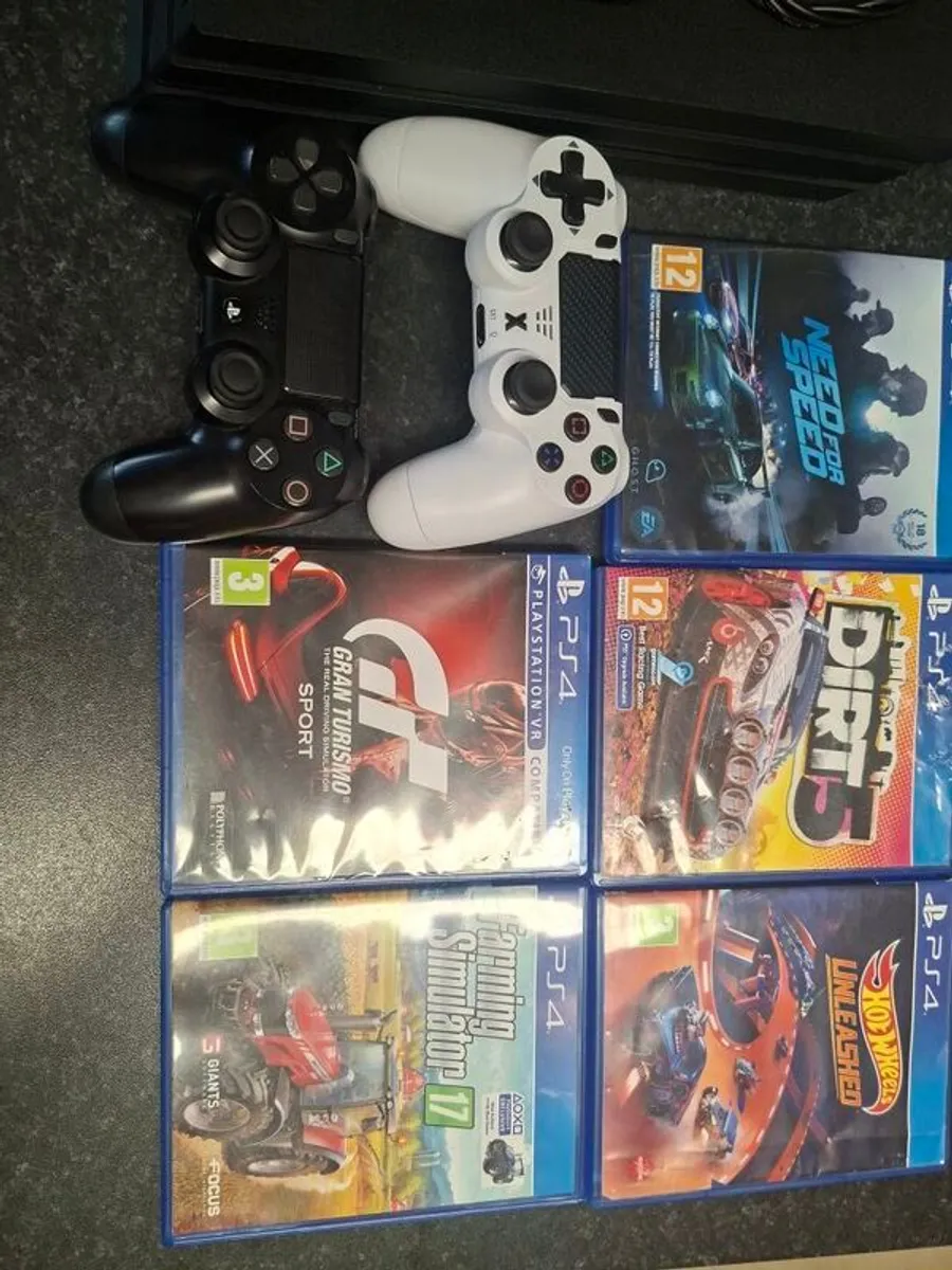 playstation 4 pro 1tb, 2 controller and games - Image 1