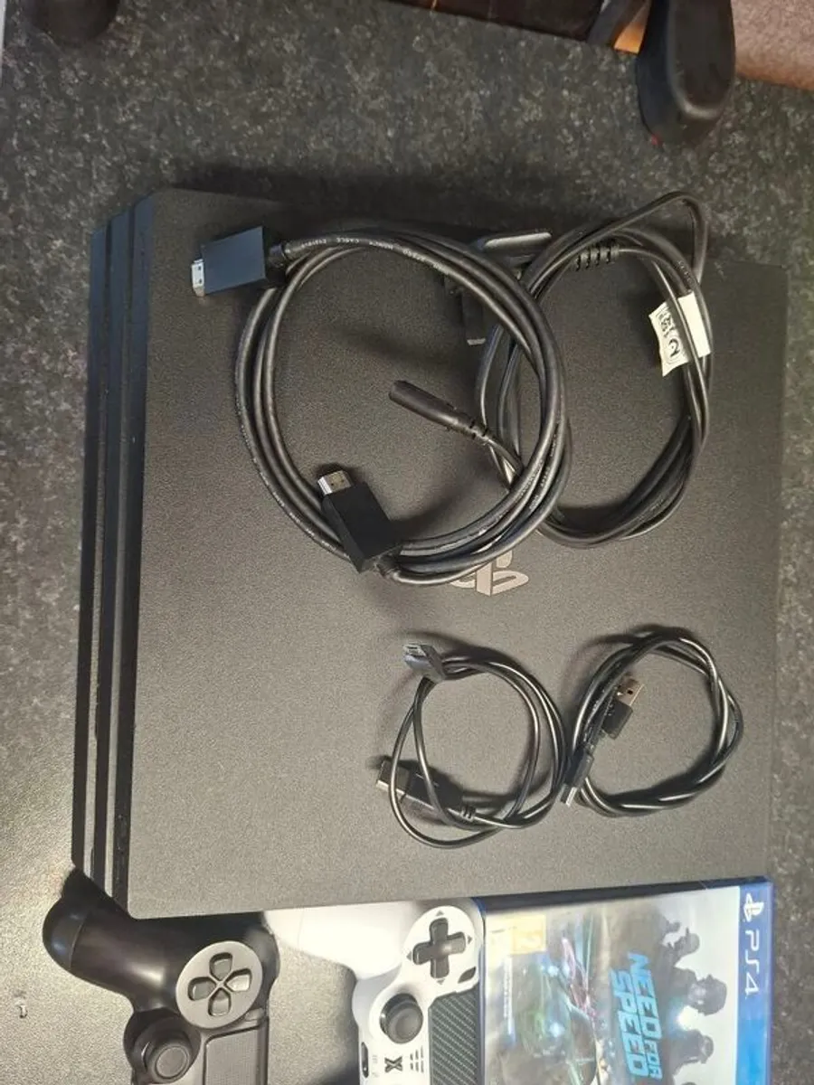 playstation 4 pro 1tb, 2 controller and games - Image 4