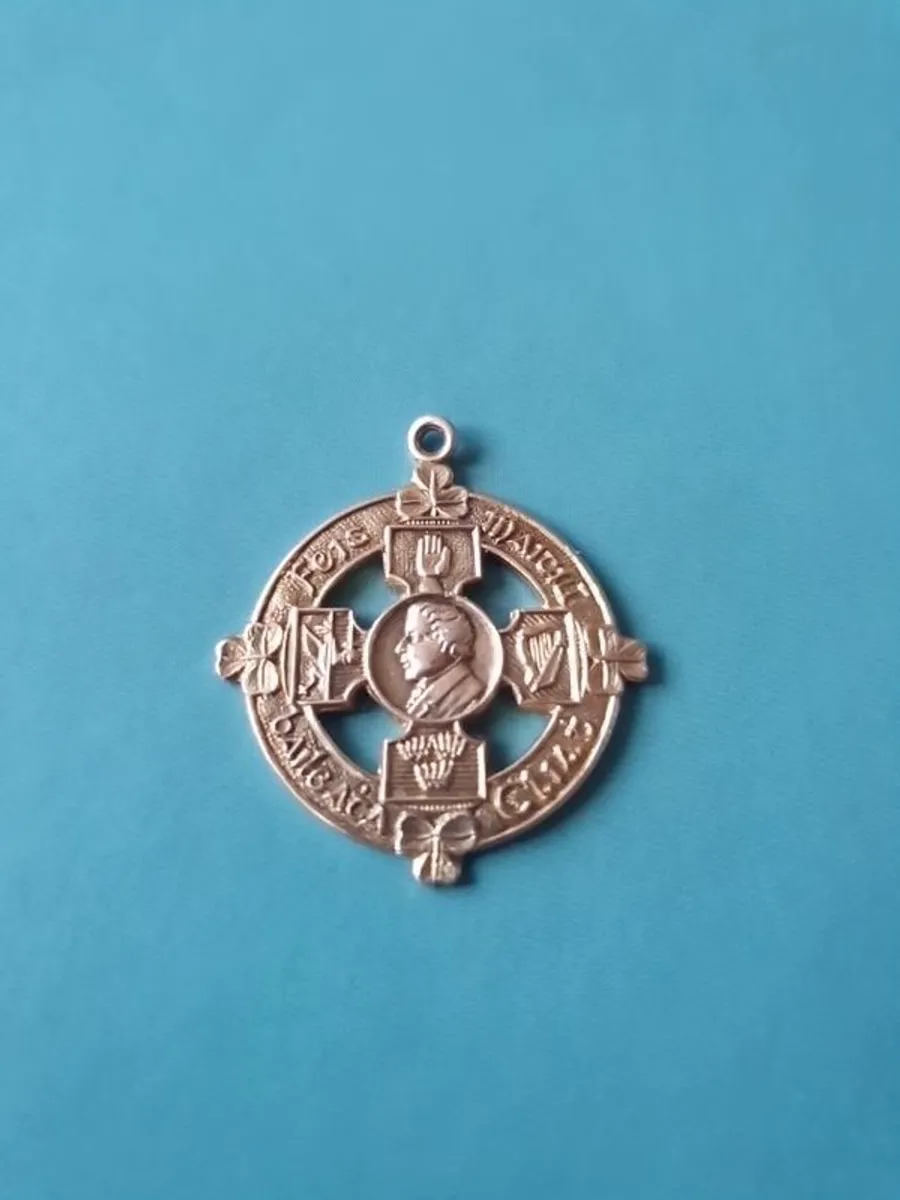 Gold Irish Medal - Image 1