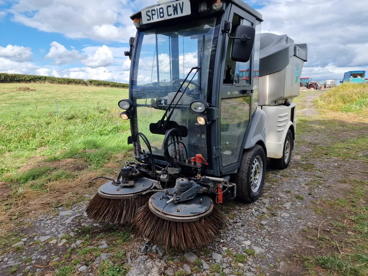 2018 Hako Citymaster 1250 road sweeper roadsweeper - Image 3