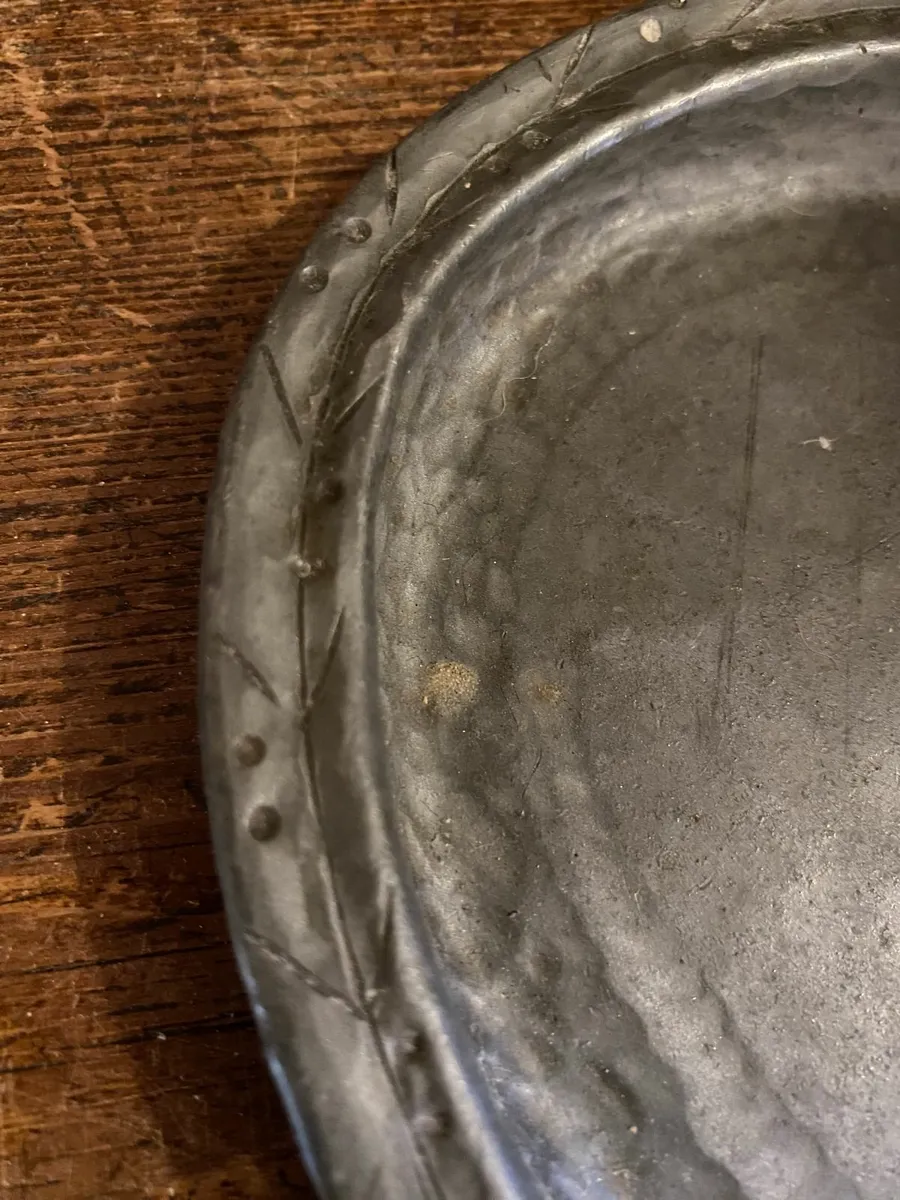 c1910 Hugh Wallis (1871-1943 Hammered Pewter Tray - Image 3