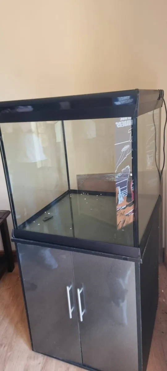 Fish tank - Image 1