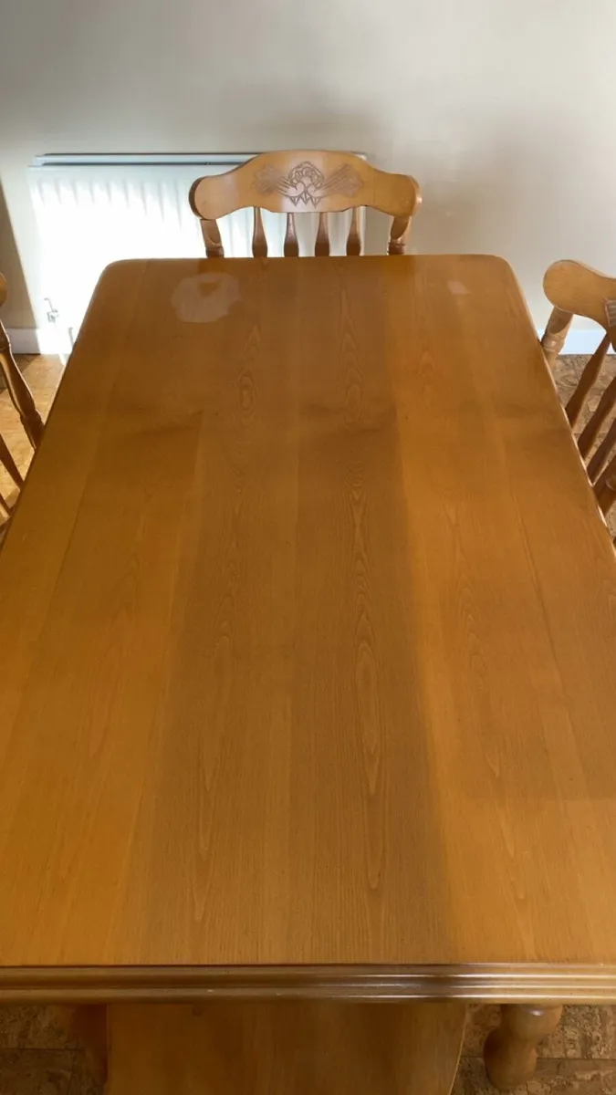Kitchen table/chairs - Image 1