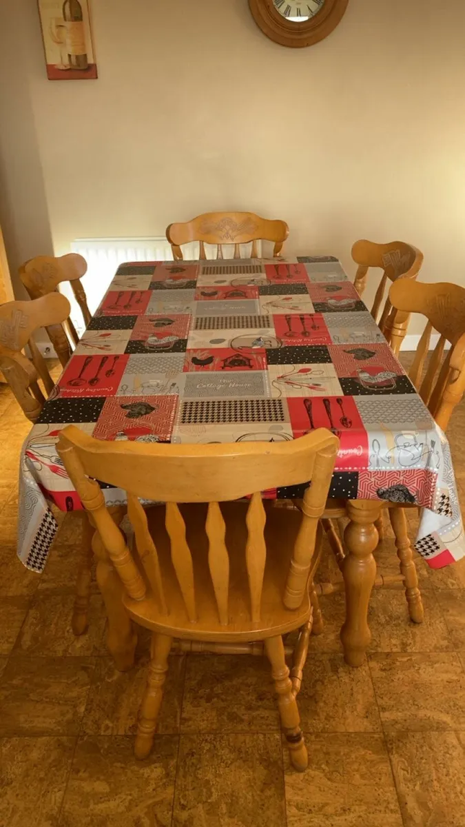 Kitchen table/chairs - Image 2