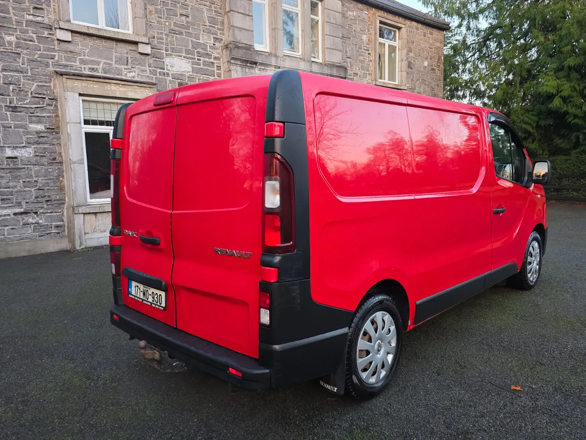 17 Renault Trafic 1.6 Fresh Cvrt No Vat - Image 3