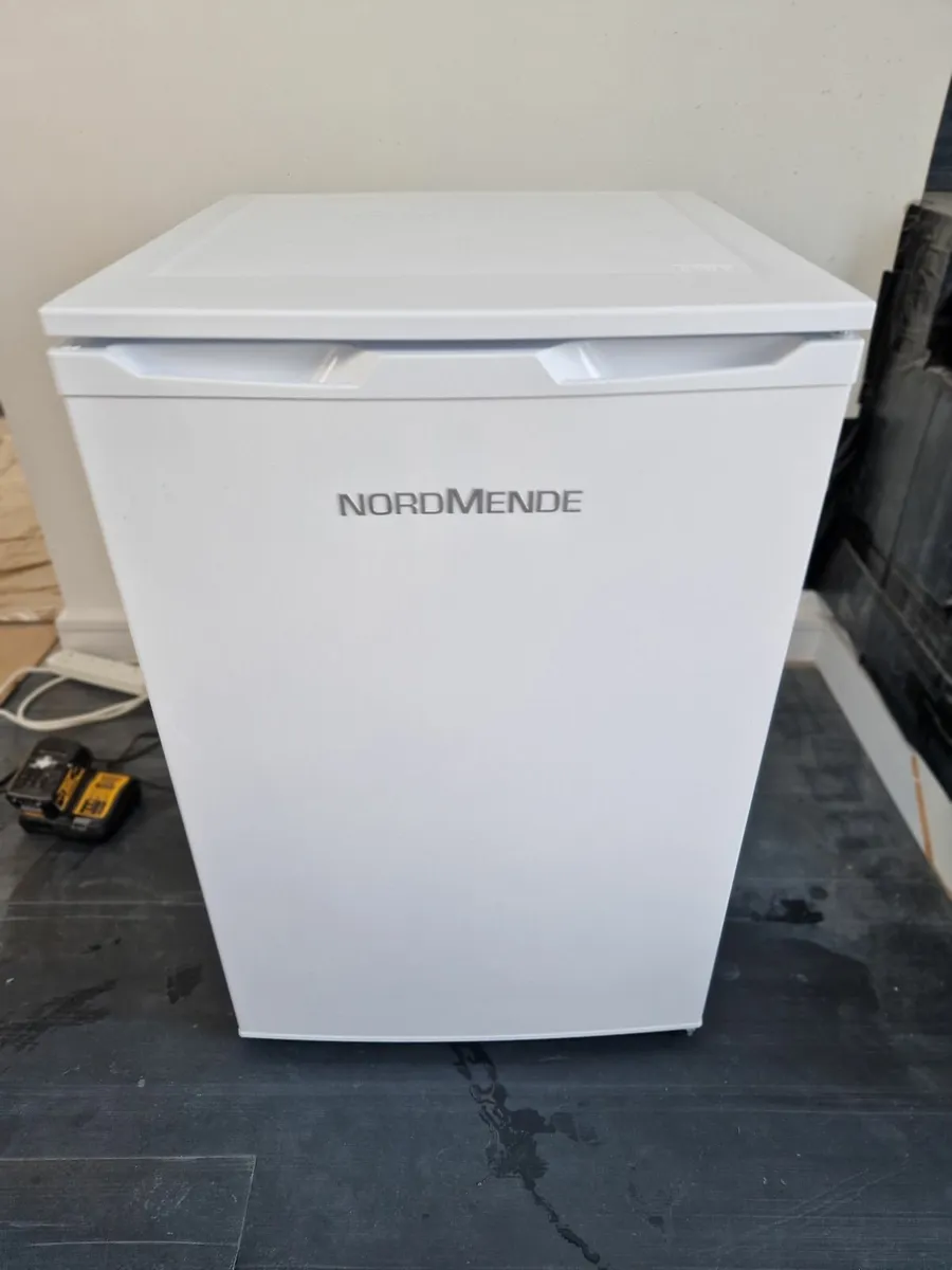 Fridge with Icebox - Image 1