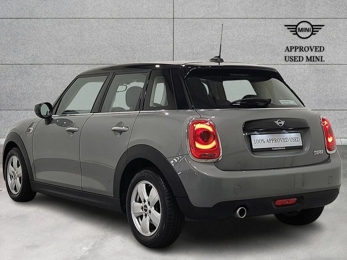 Mini Cooper 5-Door Cooper Classic - Image 2