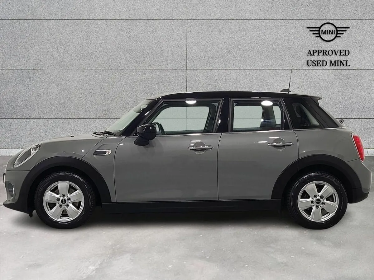 Mini Cooper 5-Door Cooper Classic - Image 3