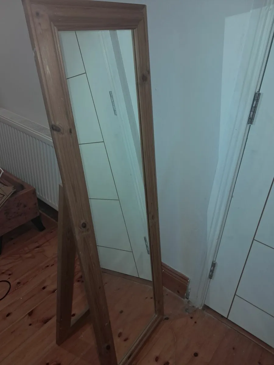 Mirrors and cd holder - Image 1