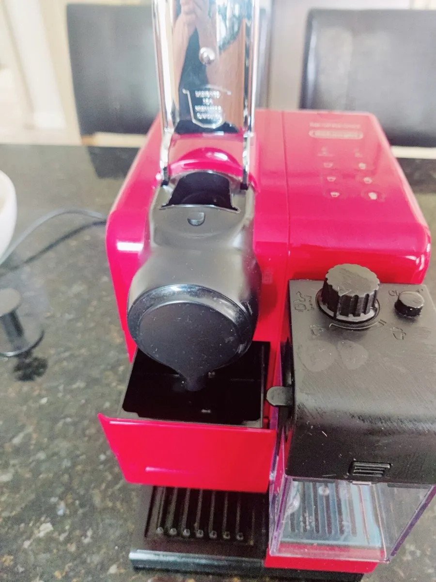 DeLonghi Nespresso Coffee Machine - Image 3