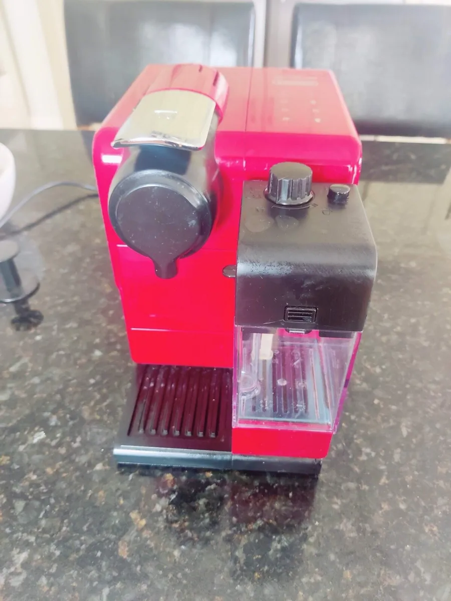 DeLonghi Nespresso Coffee Machine - Image 4