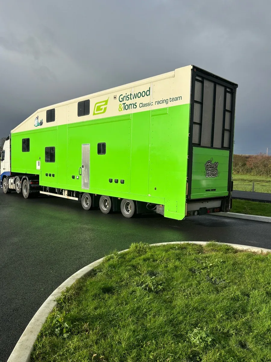 Race trailer motorhome - Image 3