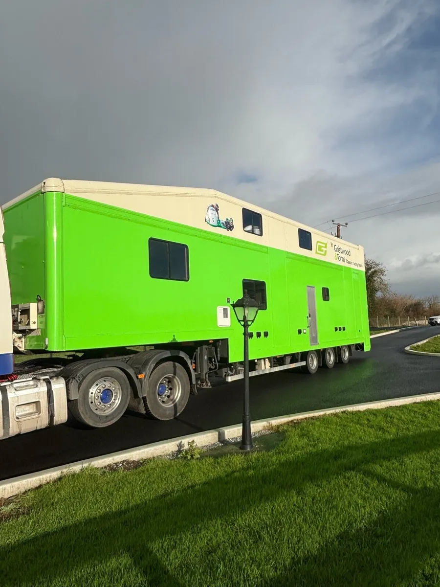 Race trailer motorhome - Image 4