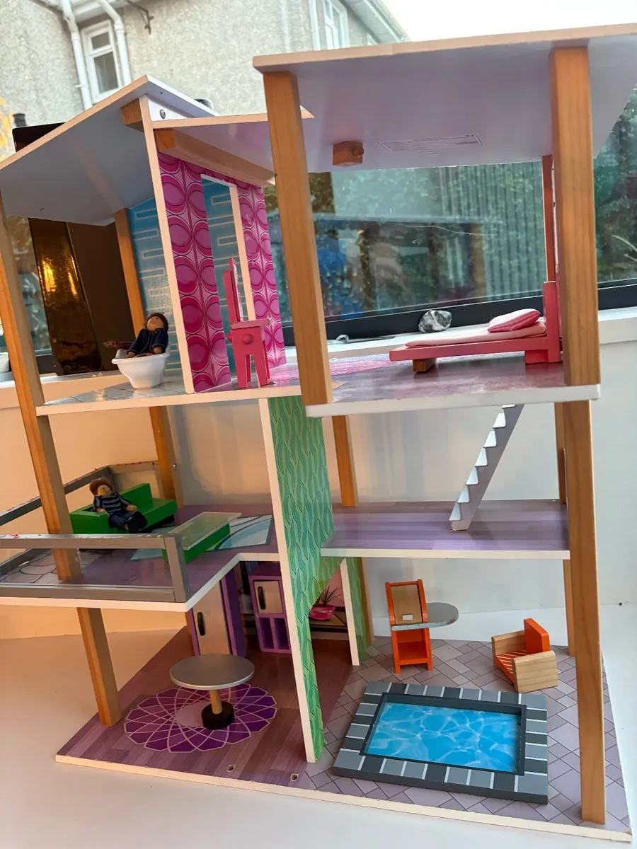 Dolls house - Image 1