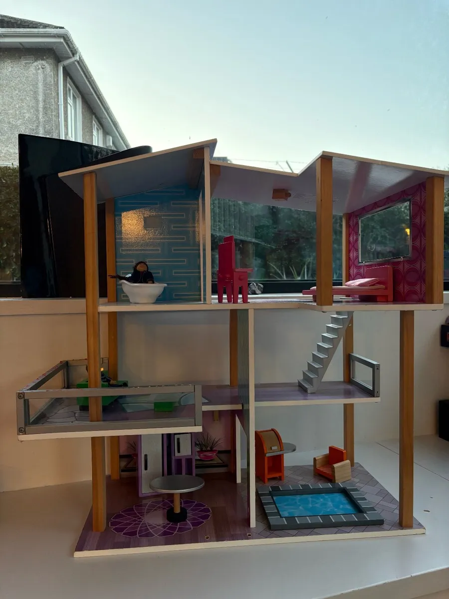 Dolls house - Image 2