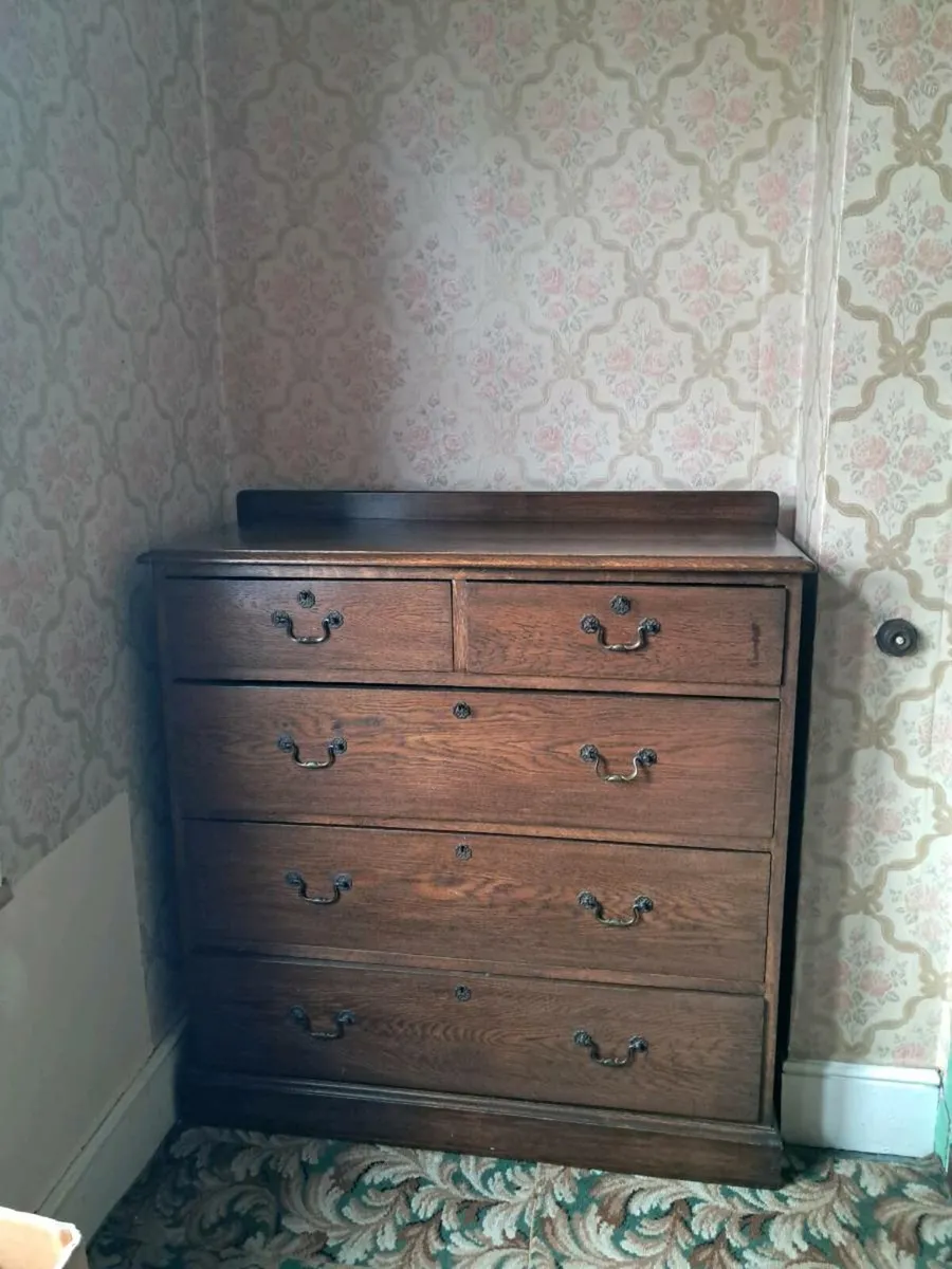 18th-century Oak Chest of Drawers - Image 1