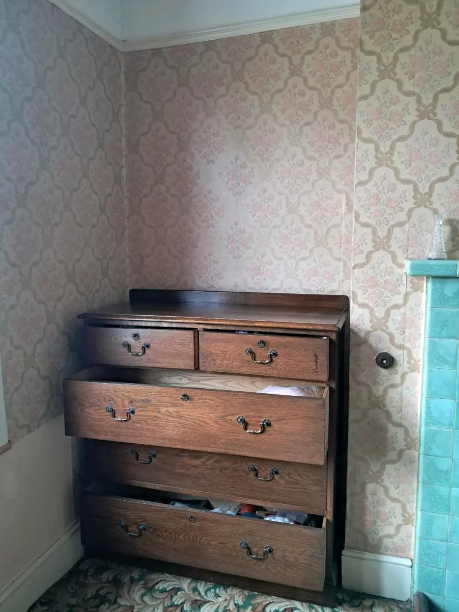 18th-century Oak Chest of Drawers - Image 2