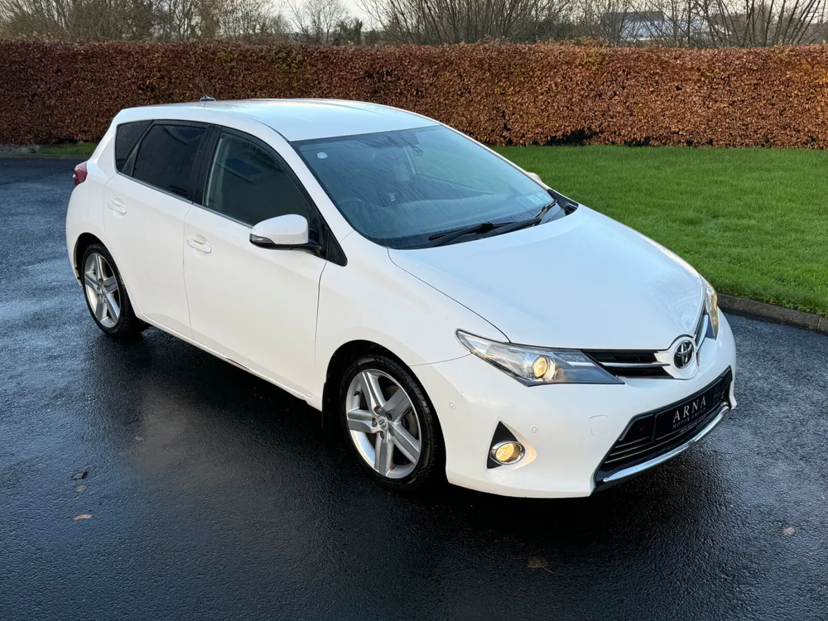 2015 Toyota Auris Aura Sport | Leather | Camera - Image 3